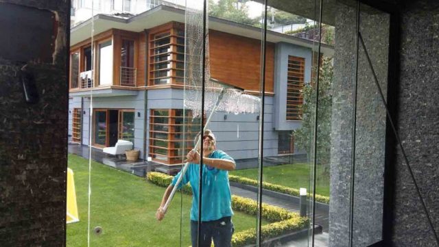 Ev Cam Temizliği Hizmeti